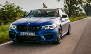 BMW M5 F90 Competition - moc, osiągi i porównania z innymi modelami