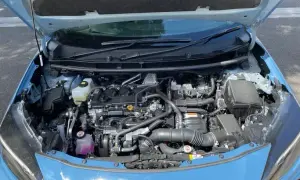 Jak otworzyć maskę Toyota Yaris w kilku prostych krokach