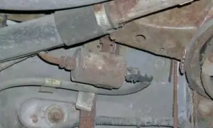 Gdzie jest filtr paliwa w Hyundai i20 benzyna? Oto co musisz wiedzieć
