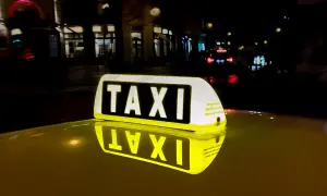 Ile za kilometr w taksówce? Sprawdź ceny i ukryte opłaty