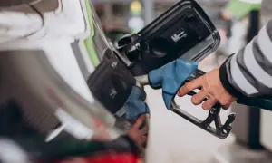 Skuteczne sposoby na to, co pochłania zapach benzyny w samochodzie