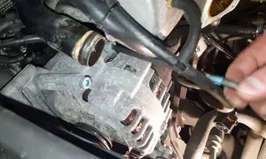 Gdzie jest termostat w Audi A4 B5 1.8 benzyna? Oto odpowiedź!