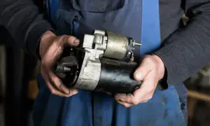 Gdzie jest przekaźnik rozrusznika w BMW E46 i co zrobić, gdy nie działa