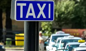 Jak znak taxi obowiązuje? Zrozumienie przepisów i konsekwencji