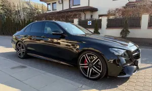 E63 AMG Mercedes-Benz: Niezwykłe osiągi i historie, które musisz znać