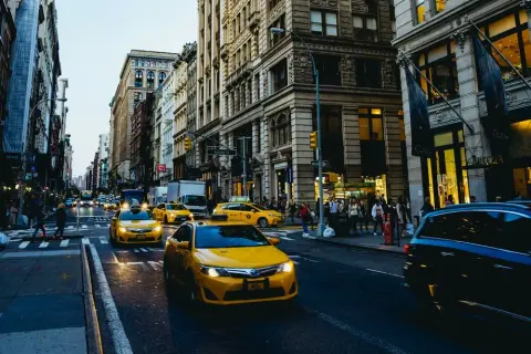 Ile kosztuje taxi za 20 km? Odkryj ukryte koszty przejazdu