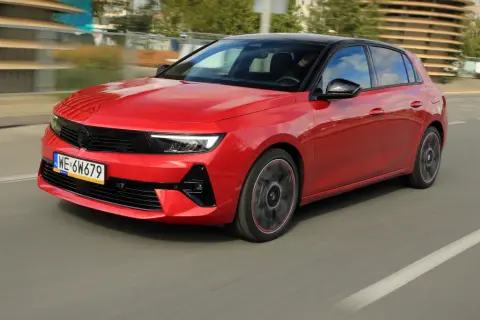Ile pali opel astra 1.6 benzyna? Zaskakujące wyniki spalania w mieście i trasie
