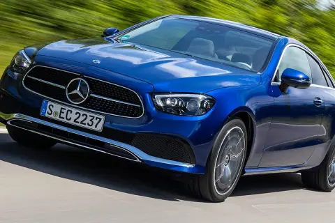 Mercedes E-Klasse Coupe - komfort, osiągi i porównania z innymi modelami