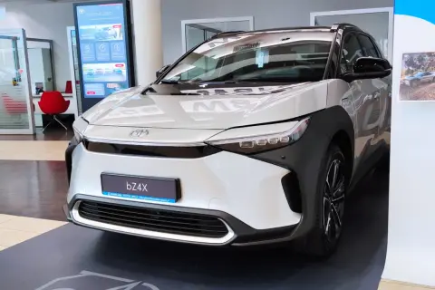 Ile trwa produkcja samochodu Toyota? Poznaj czas oczekiwania na auto