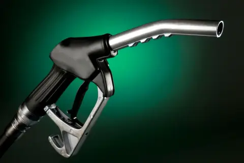 Ropa to benzyna czy diesel? Odkryj kluczowe różnice i zastosowania