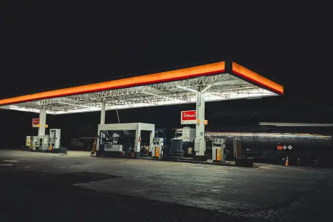 Gdzie najlepiej tankować benzynę, aby zaoszczędzić na paliwie?