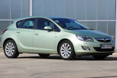 Opel Astra J jaki silnik wybrać? Porównanie silników i ich wady