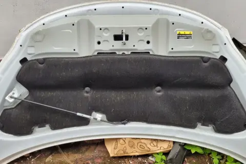 Jak otworzyć maskę w Toyota Aygo - proste kroki i porady