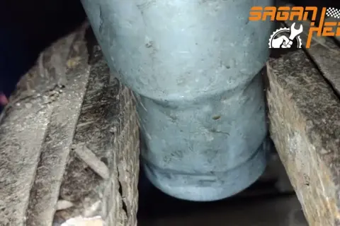 Gdzie jest filtr paliwa w Toyota RAV4 2.0 benzyna? Oto odpowiedź!