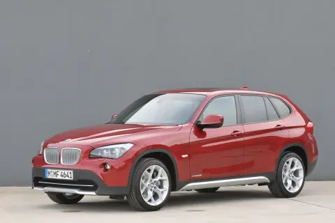 BMW X1 E84 - szczegółowe informacje, specyfikacje i porównania