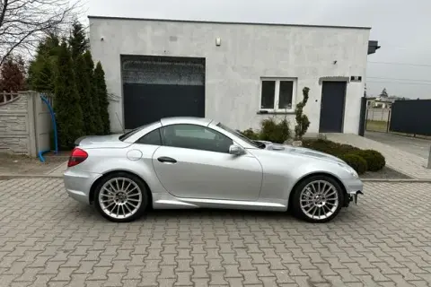 Mercedes-Benz SLK - poznaj jego wyjątkowe cechy i oferty używanych modeli