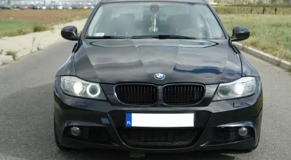 BMW E90 330d - moc, osiągi i modyfikacje, które warto znać