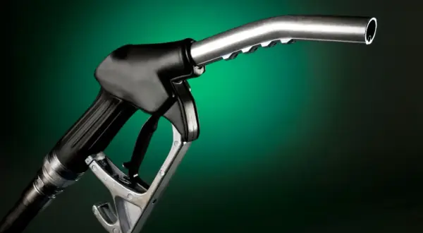 Ropa to benzyna czy diesel? Odkryj kluczowe różnice i zastosowania