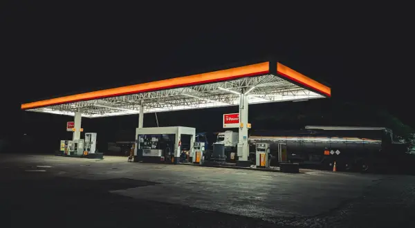 Gdzie najlepiej tankować benzynę, aby zaoszczędzić na paliwie?