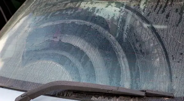Jak włączyć wycieraczki Toyota Yaris i uniknąć problemów w deszczu