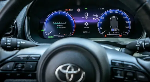 Ile pali Toyota Yaris? Porównanie zużycia paliwa różnych modeli