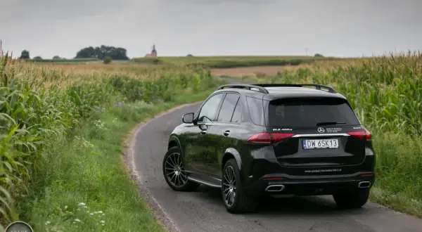 Mercedes GLE 400 d - pełne specyfikacje, cechy i porównania modeli
