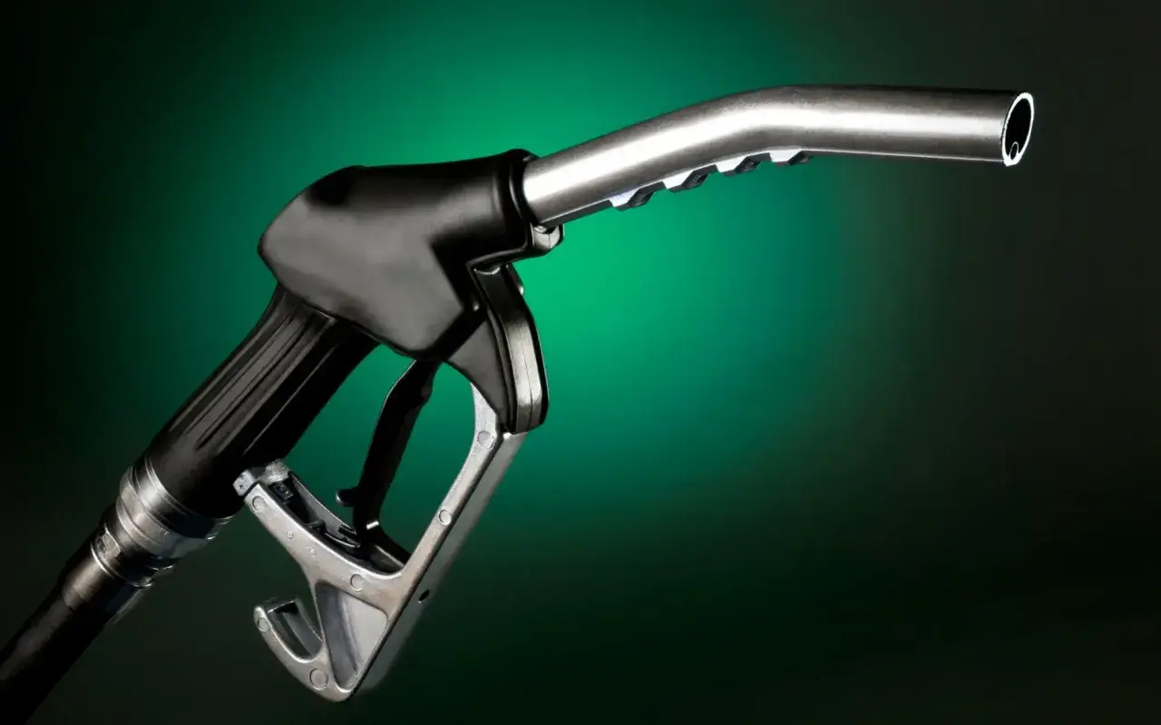 Ropa to benzyna czy diesel? Odkryj kluczowe różnice i zastosowania