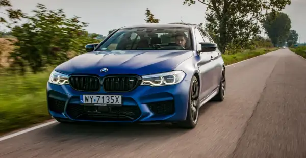 BMW M5 F90 Competition - moc, osiągi i porównania z innymi modelami