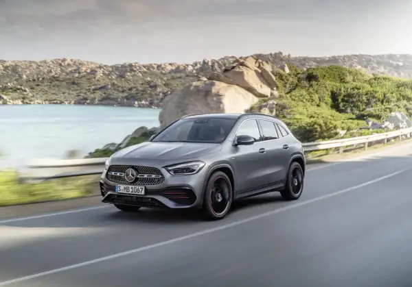 Mercedes-Benz GLA - porównanie modeli, specyfikacje i opinie użytkowników